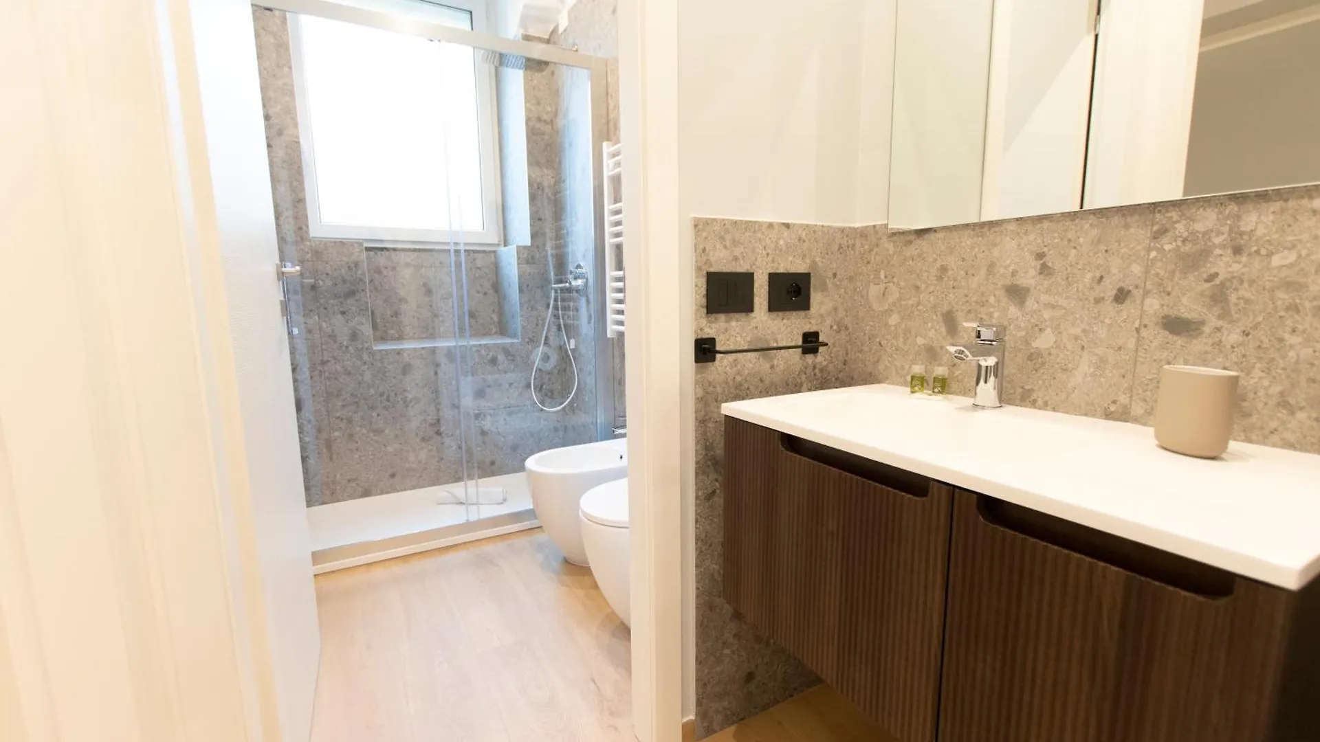 Appartamento Ihost Luxury -Private Parking- Plana 4 Milano